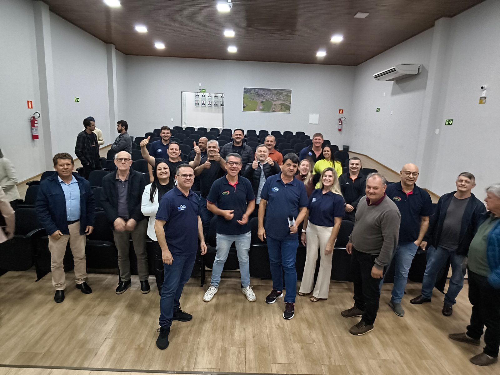 TV RCE é lançada oficialmente em Enéas Marques durante sessão da Câmara
