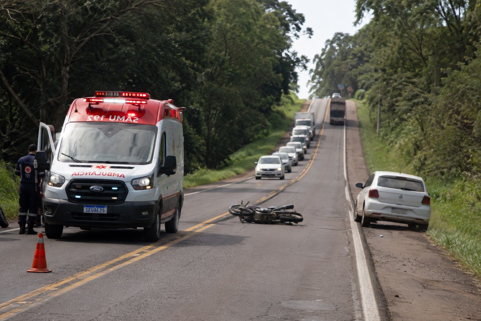 Morador de Enéas Marques fica gravemente ferido em acidente na PR-281, em Dois Vizinhos