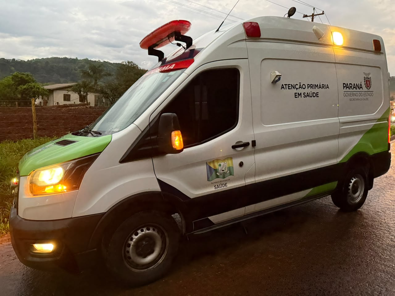 Colisão frontal entre Honda Fit e Corsa Classic deixa dois feridos na PR-471 em Enéas Marques
